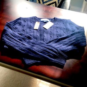Brand new Vineyard Vines 100% cashmere sweater. Size M